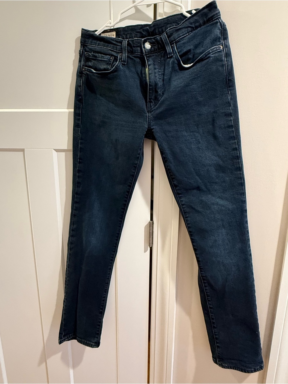 Levi’s Premium Men’s Dark Wash Slim Jeans W31 L32